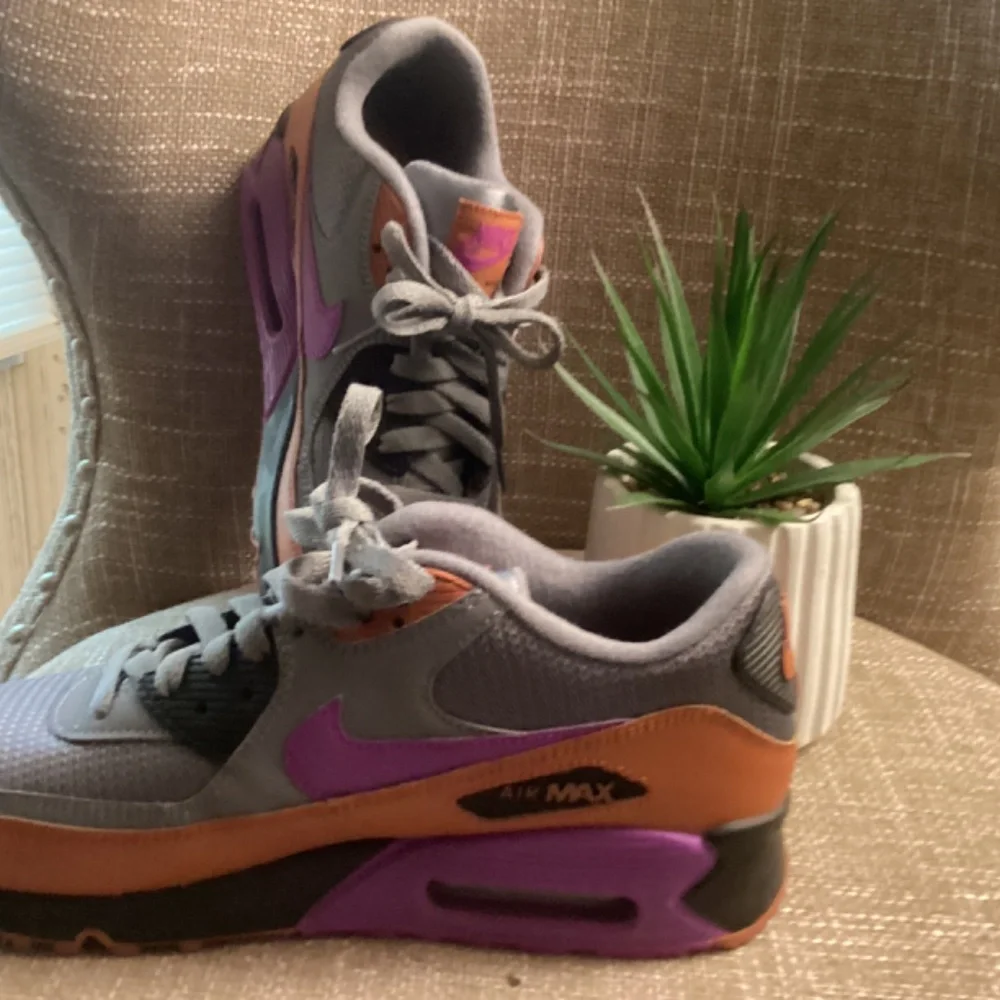 Nike - Picture 4 of 4